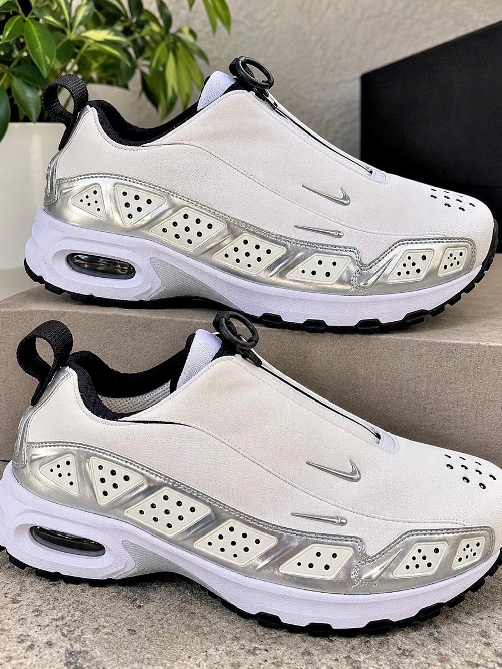 Nike Air Max SNDR SE Women’s Size 9 White Silver New Without Box